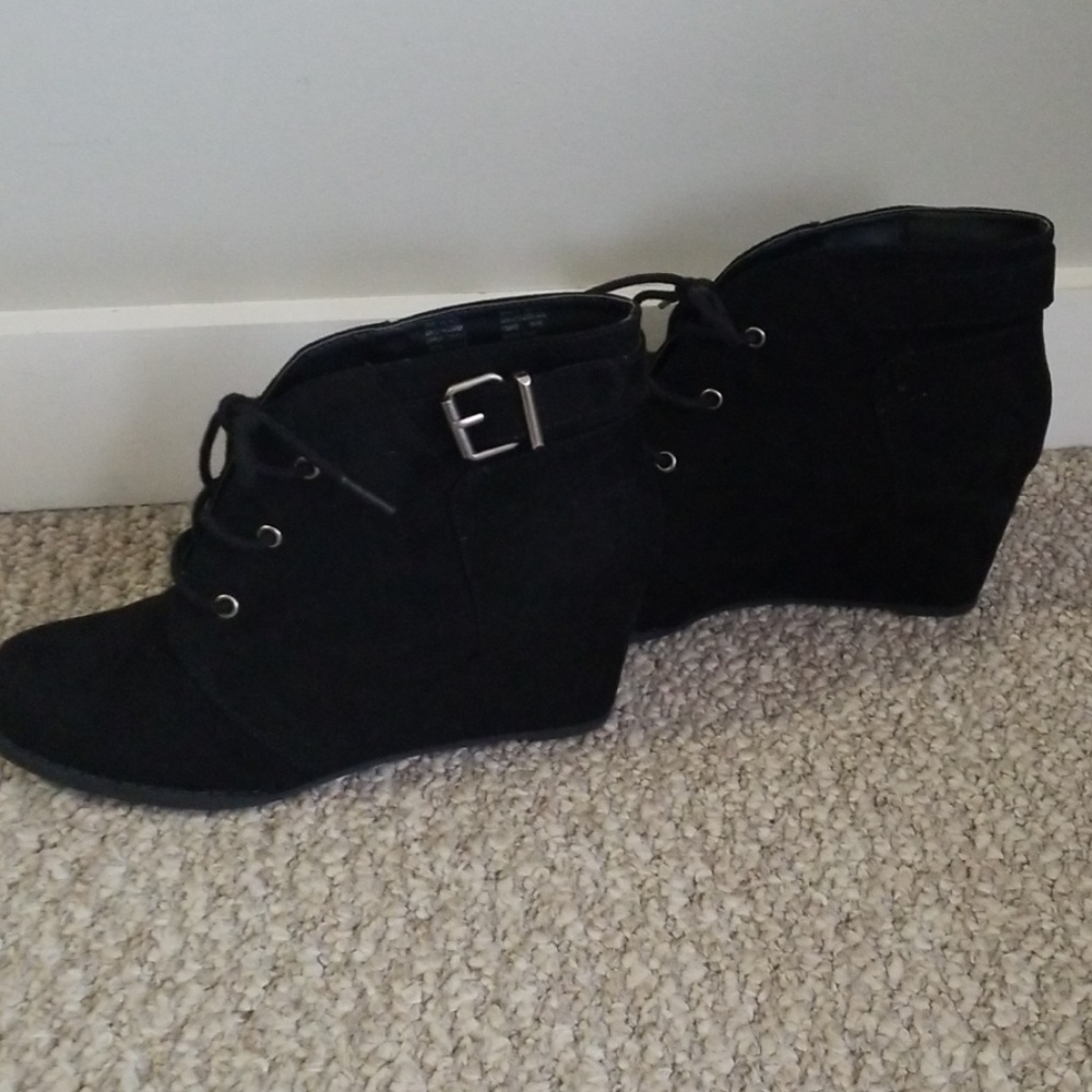 SO black booties